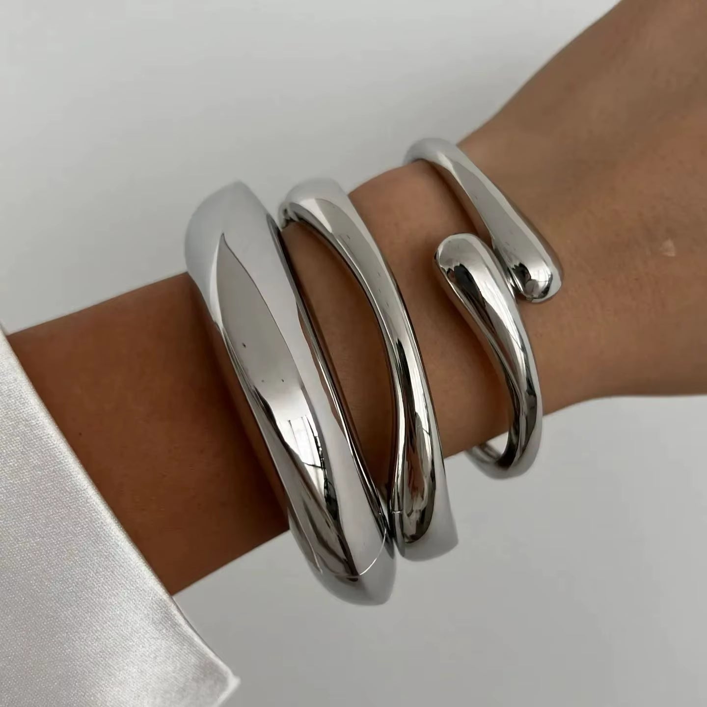 Vintage Vibe Cuff Bangles – Bold Geometry Meets Urban Gold & Silver Shine